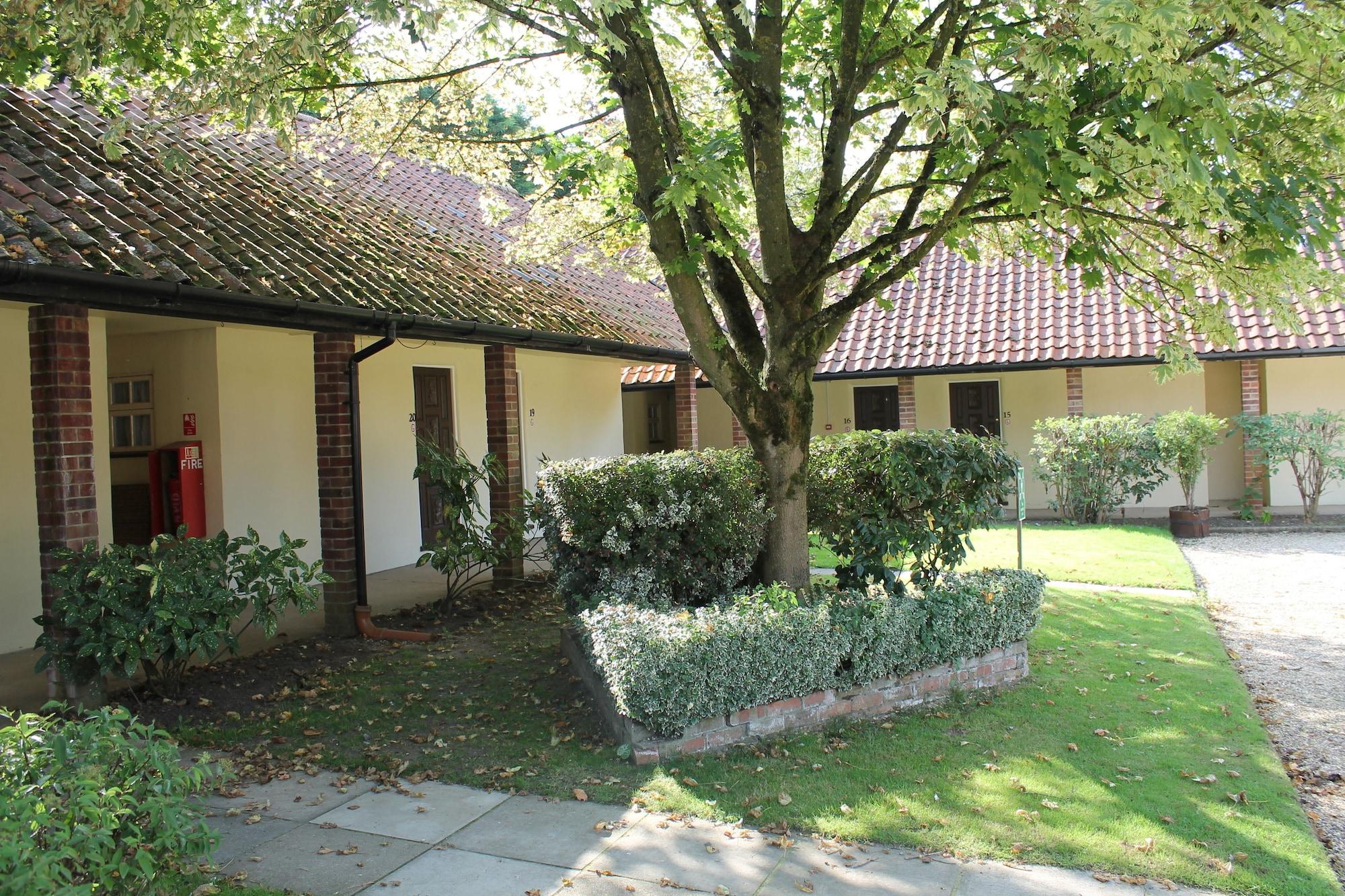 Western Grange Отель Броум